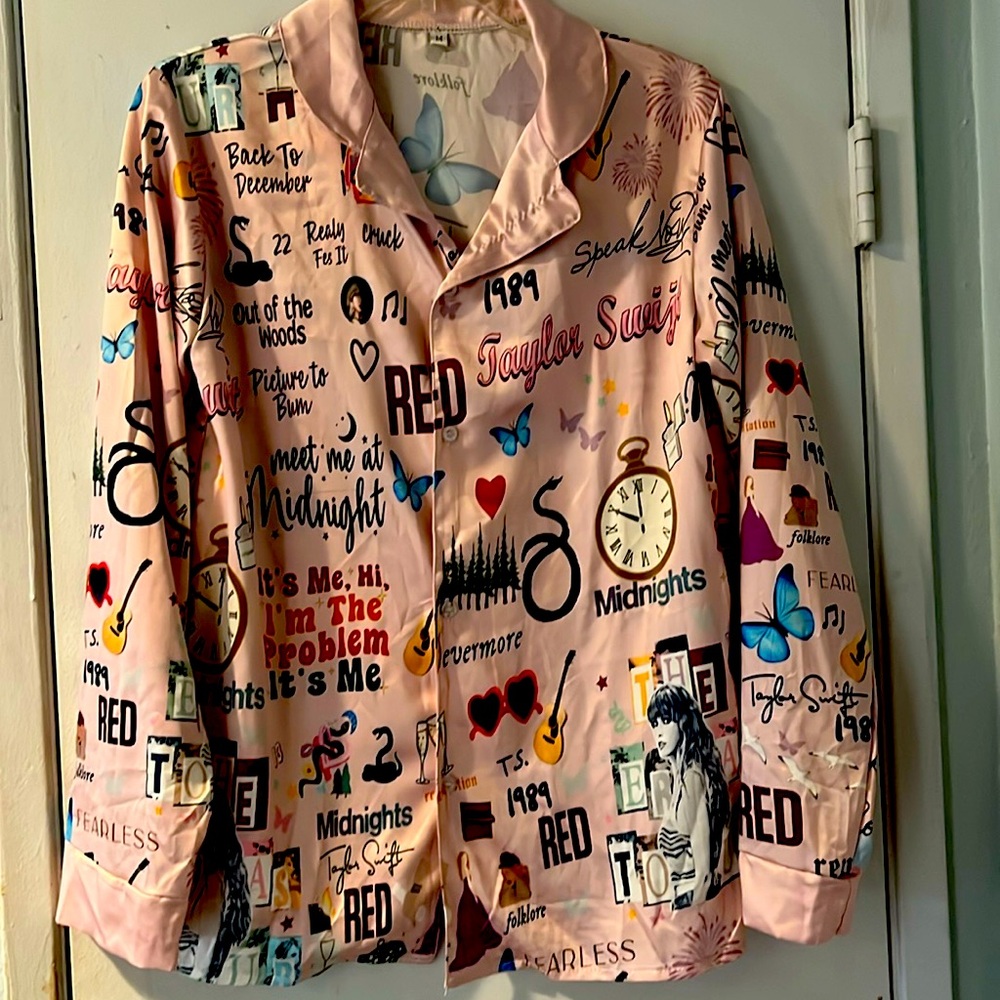 Satin-Like Pink Taylor Swift Button-Up Pajama Top. Size Medium.